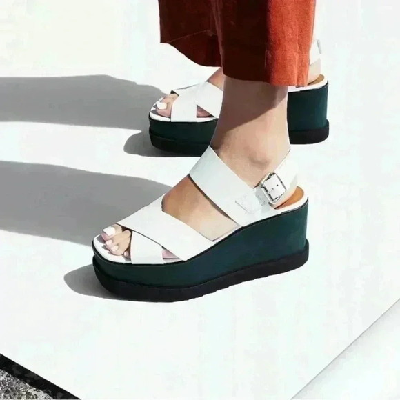 Free people - Picture 1 of 7